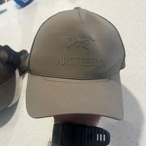 Arc’teryx hat